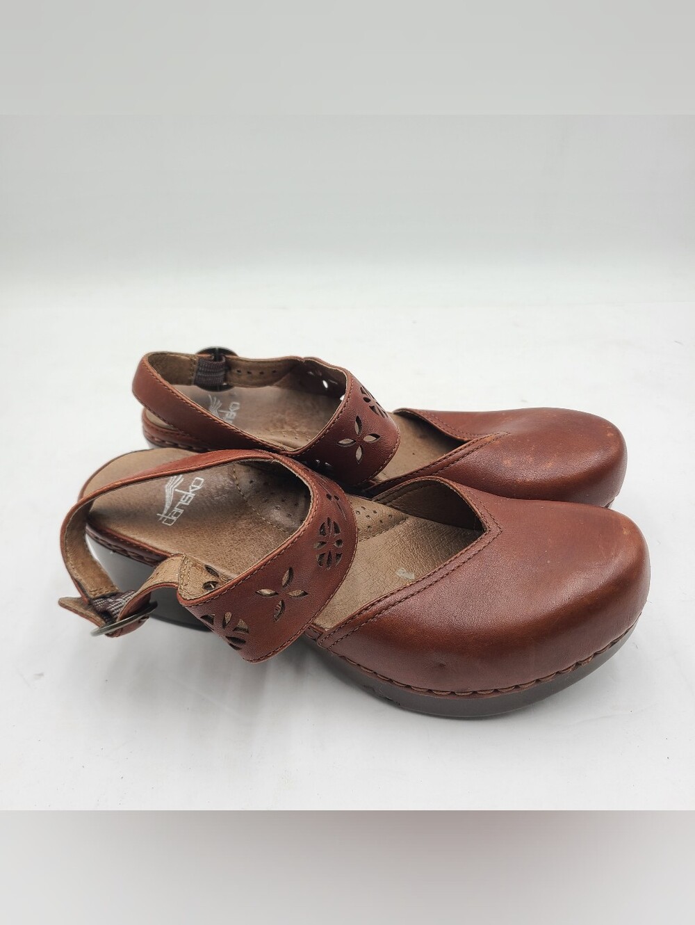 B49 Dansko Womens Trista Mary Jane Leather Cutout Comfort Clogs Brown Size 36